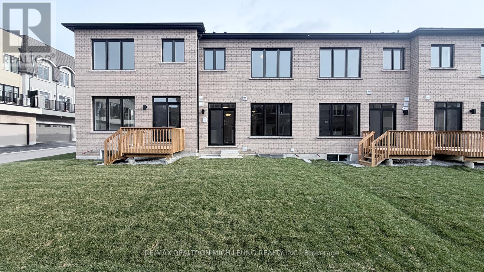 16 Harvey Bunker Crescent, Markham, ON - Outdoor