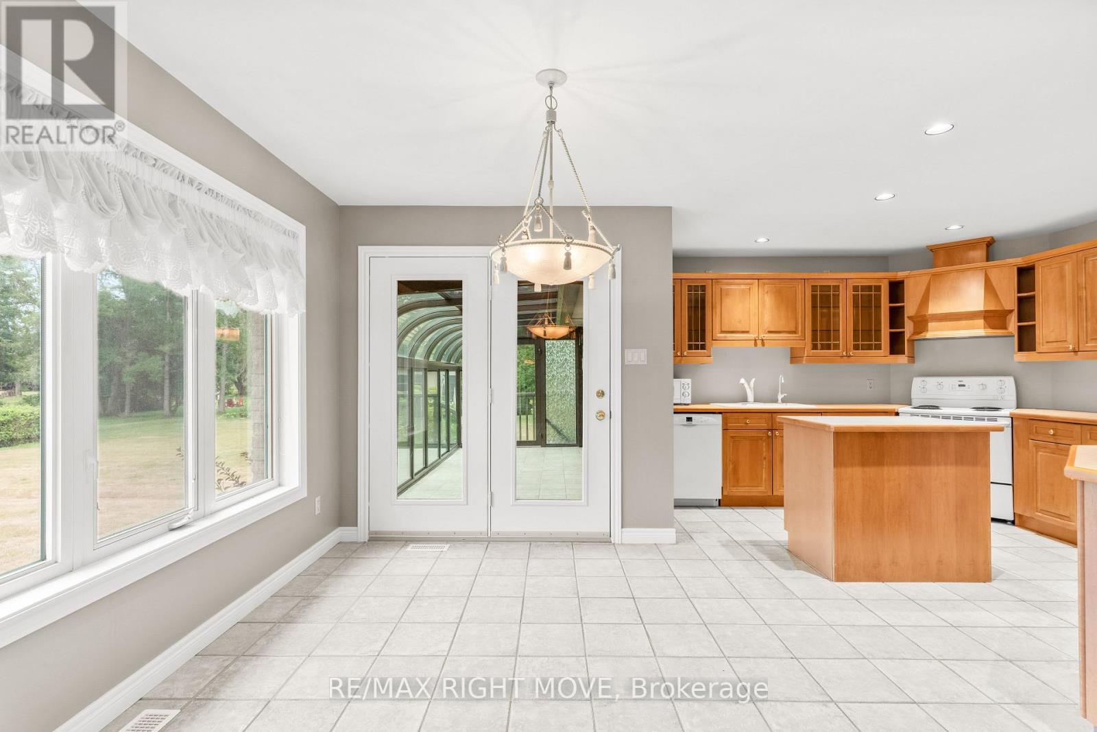 3 Thicketwood Place E, Ramara, ON - Indoor Photo Showing Kitchen