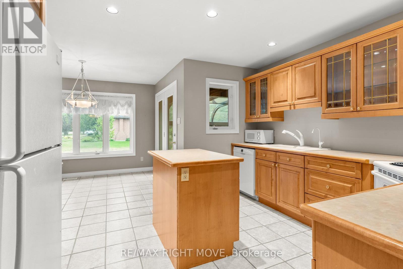 3 Thicketwood Place E, Ramara, ON - Indoor Photo Showing Kitchen