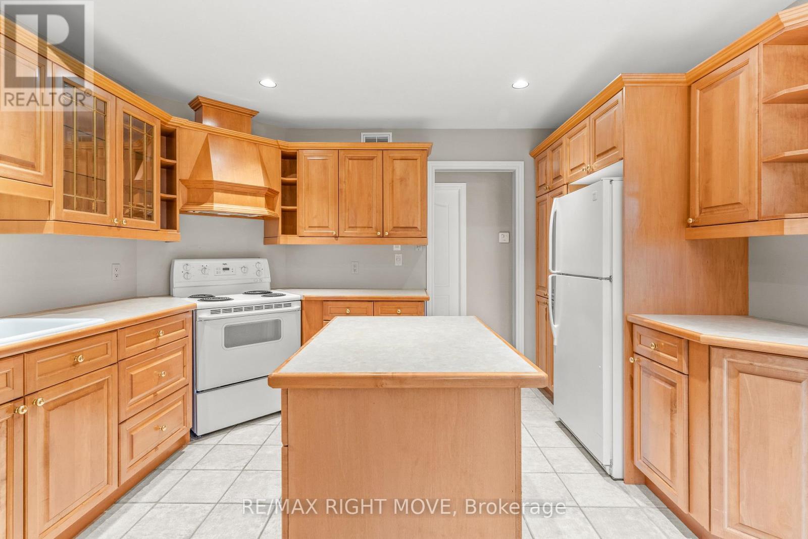 3 Thicketwood Place E, Ramara, ON - Indoor Photo Showing Kitchen