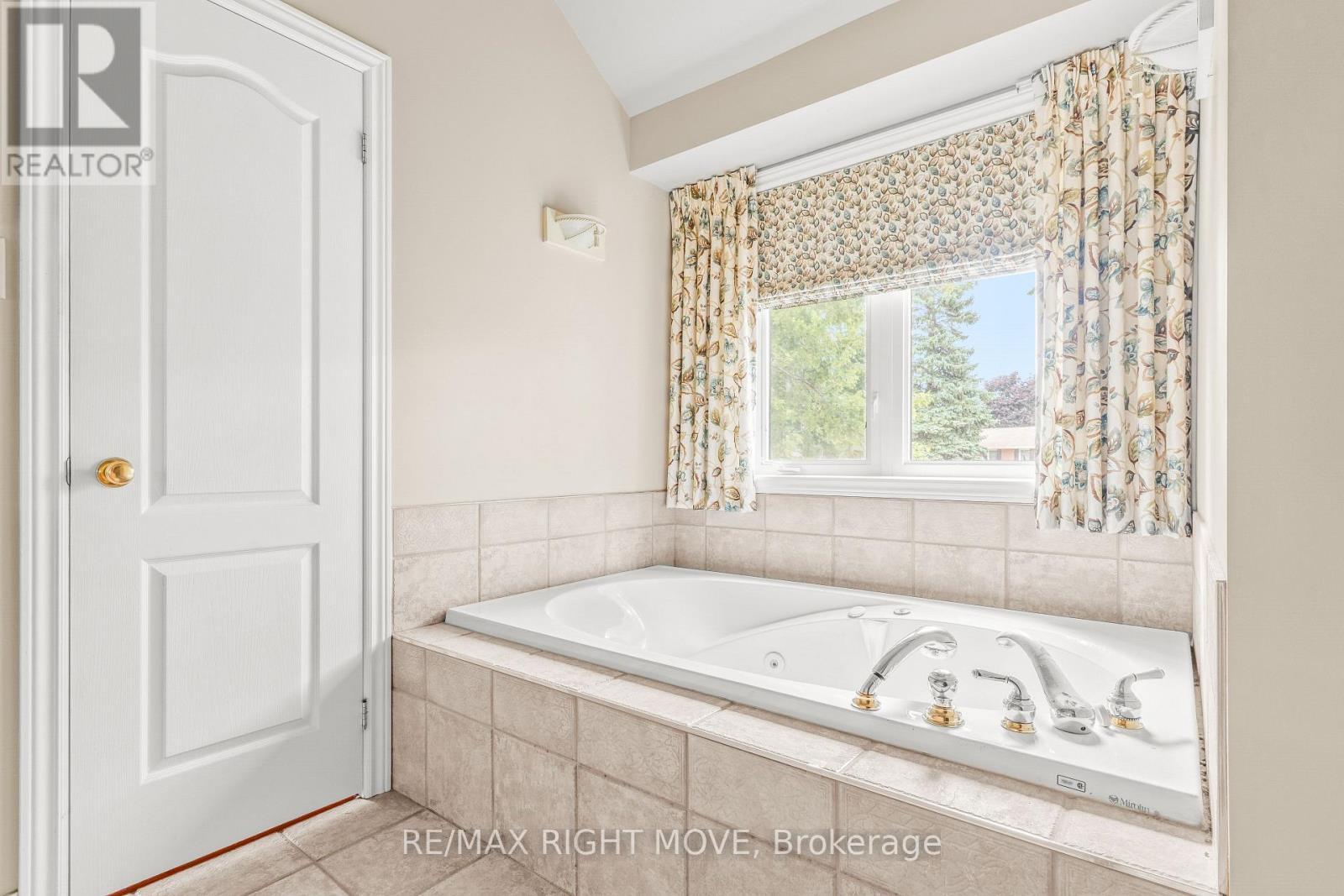 3 Thicketwood Place E, Ramara, ON - Indoor Photo Showing Bathroom