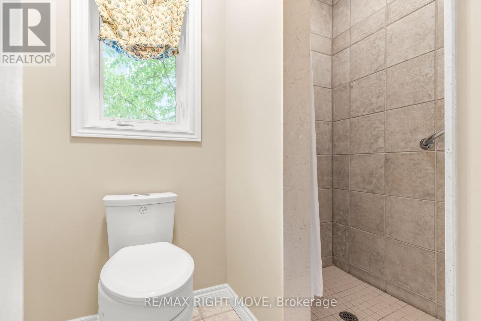 3 Thicketwood Place E, Ramara, ON - Indoor Photo Showing Bathroom