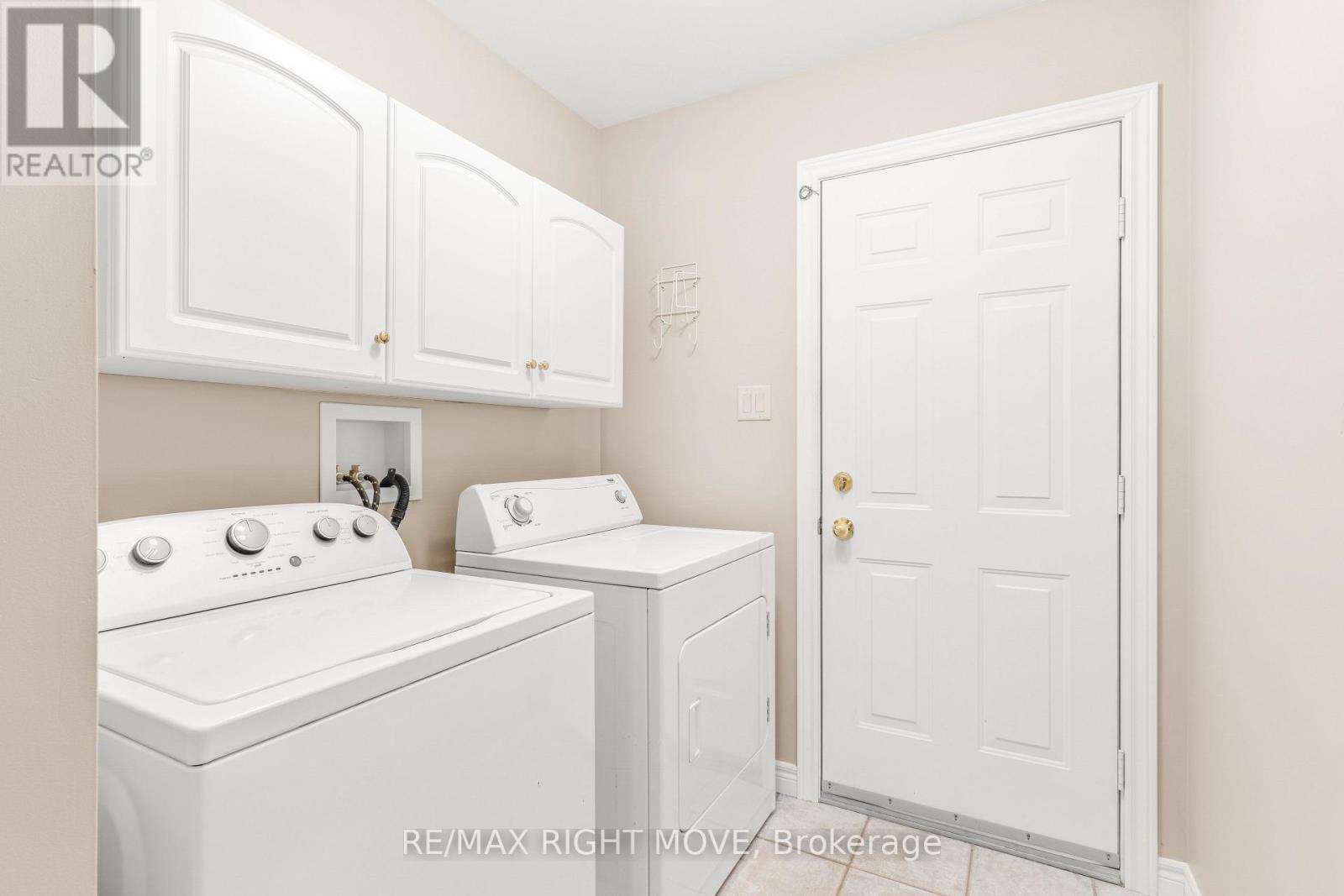 3 Thicketwood Place E, Ramara, ON - Indoor Photo Showing Laundry Room