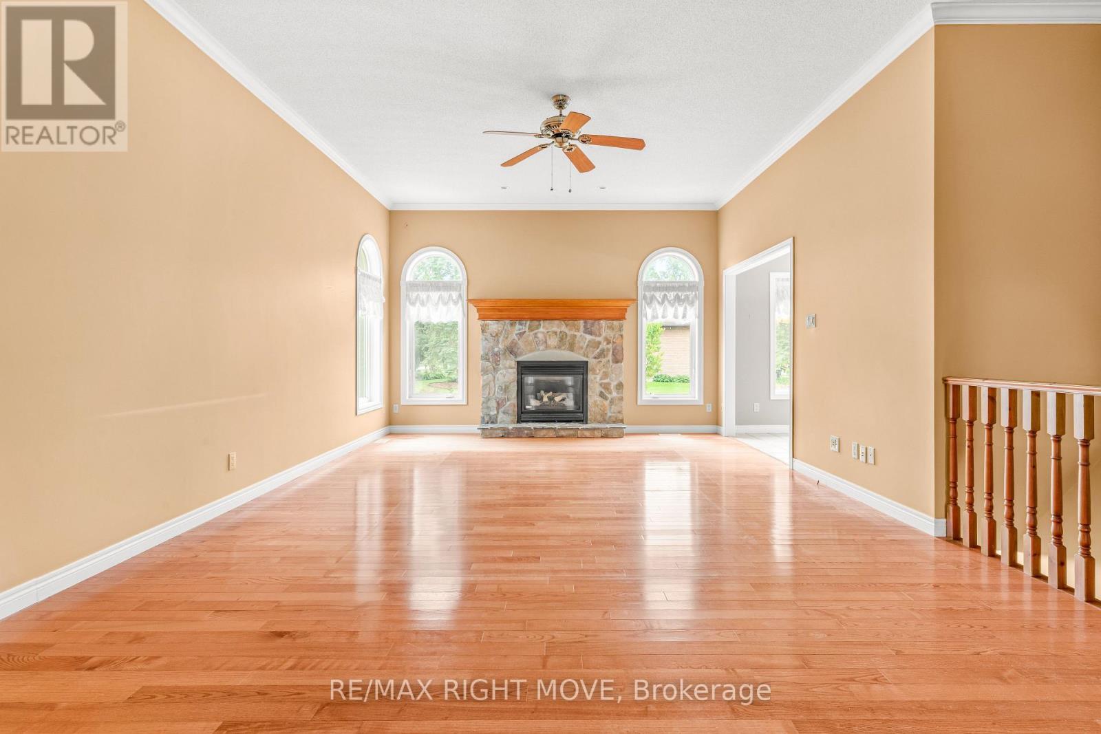 3 Thicketwood Place E, Ramara, ON - Indoor With Fireplace