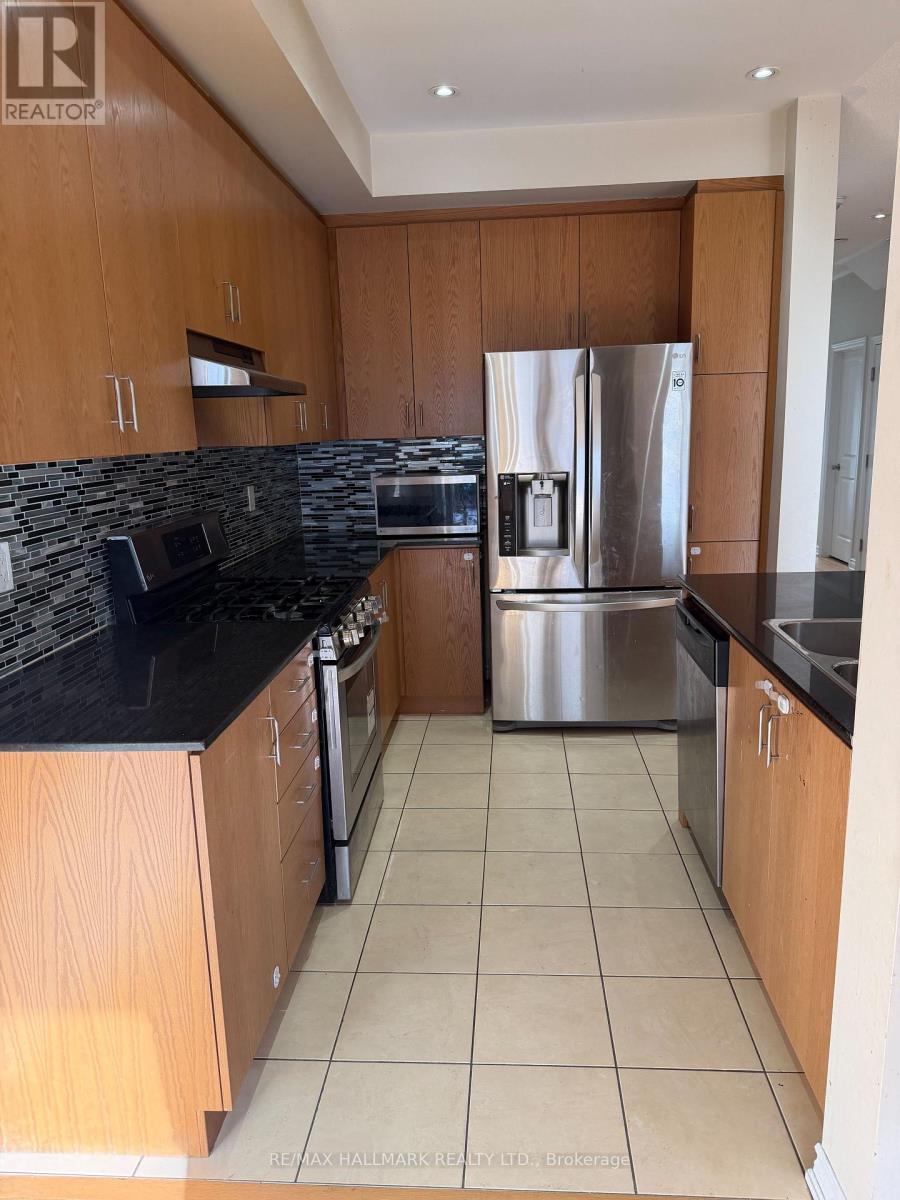 74 Lloyd Crescent, Brampton, ON - Indoor Photo Showing Kitchen With Stainless Steel Kitchen With Upgraded Kitchen