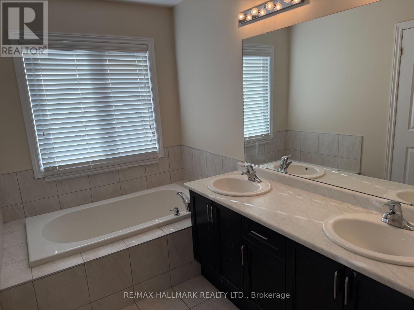 74 Lloyd Crescent, Brampton, ON - Indoor Photo Showing Bathroom