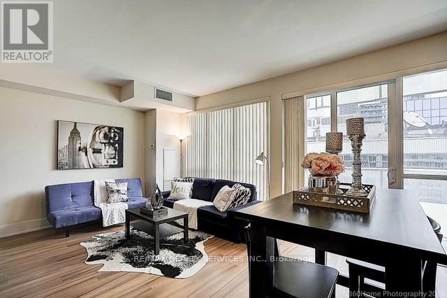 1608 - 300 Front Street W, Toronto, ON - Indoor Photo Showing Living Room
