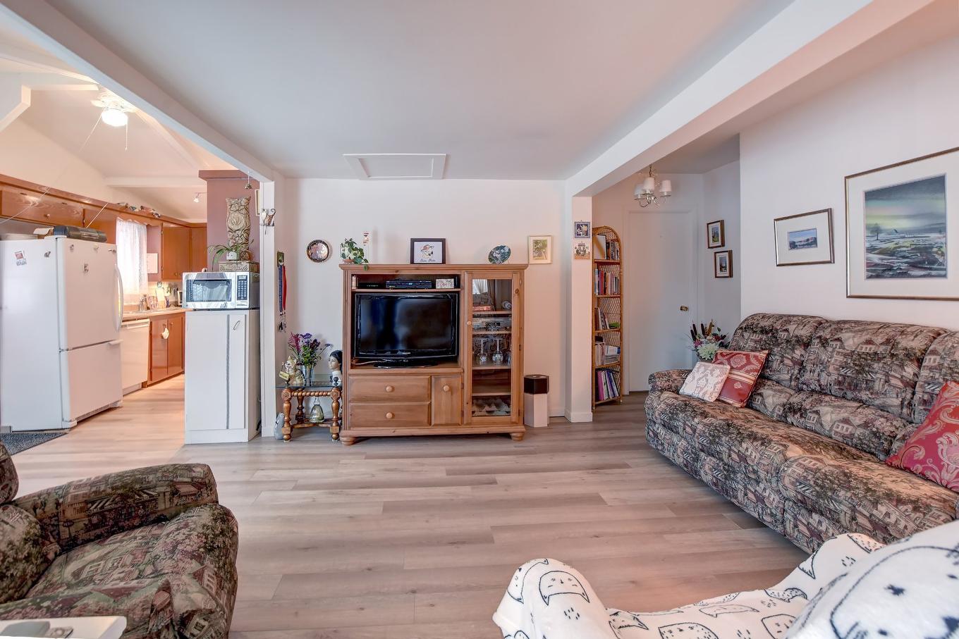 Salon - 2253 Ch. Du Lac-Maurice, Sainte-Julienne, QC - Indoor Photo Showing Living Room