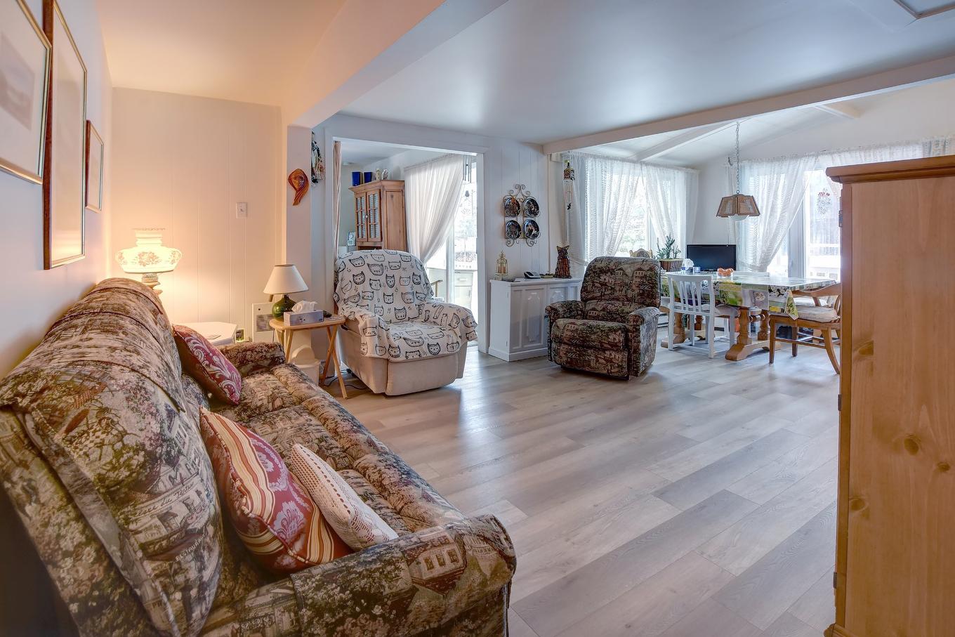 Salon - 2253 Ch. Du Lac-Maurice, Sainte-Julienne, QC - Indoor Photo Showing Living Room