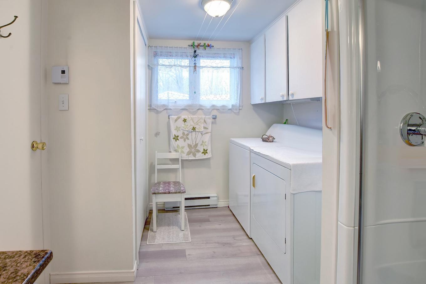 Salle de bains - 2253 Ch. Du Lac-Maurice, Sainte-Julienne, QC - Indoor Photo Showing Laundry Room