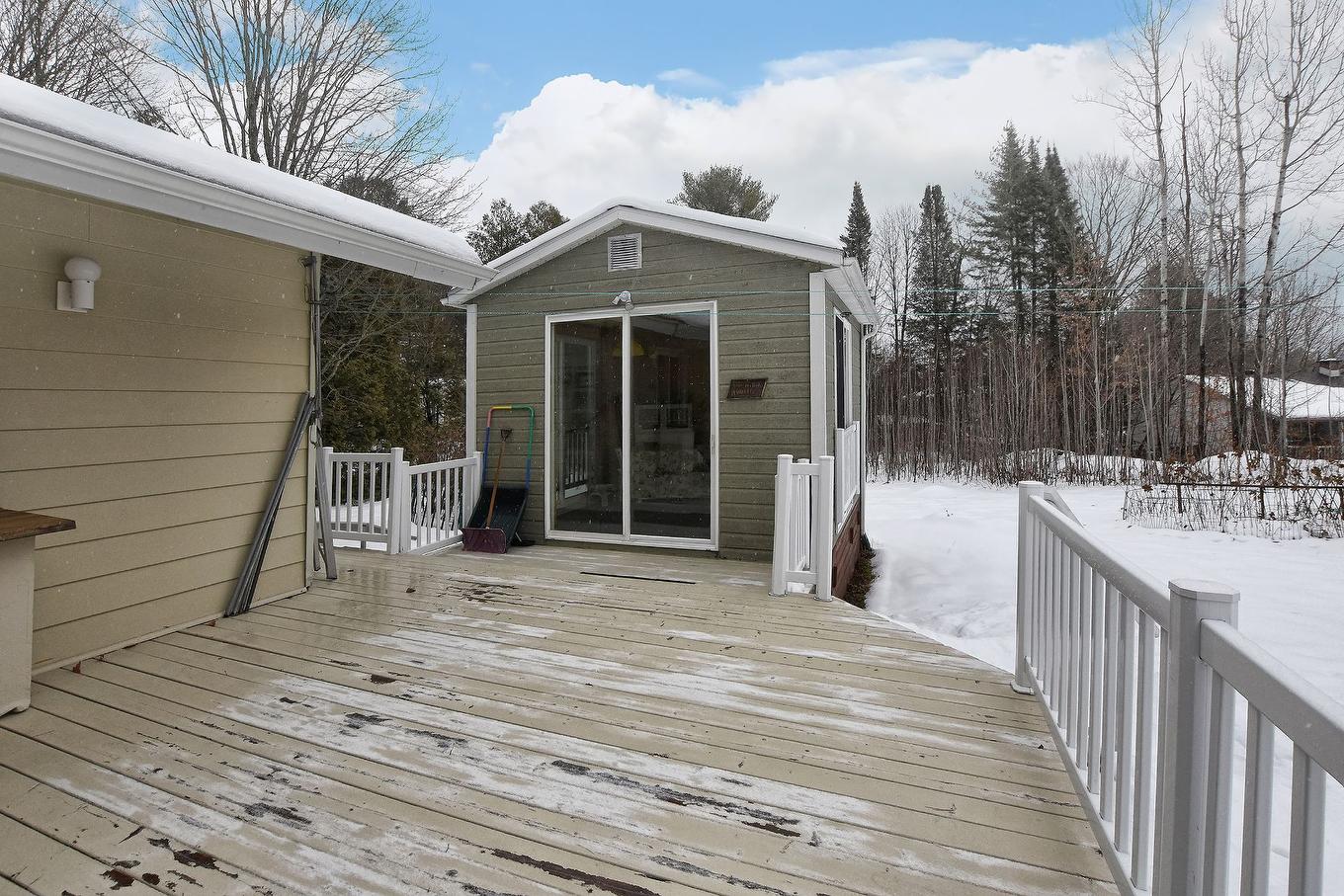 Véranda - 2253 Ch. Du Lac-Maurice, Sainte-Julienne, QC - Outdoor With Exterior