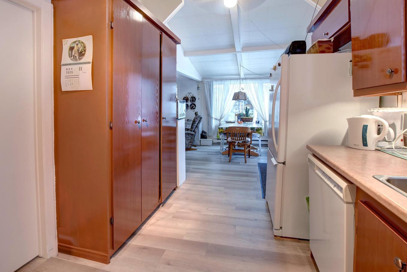 Vue d'ensemble - 2253 Ch. Du Lac-Maurice, Sainte-Julienne, QC - Indoor Photo Showing Kitchen