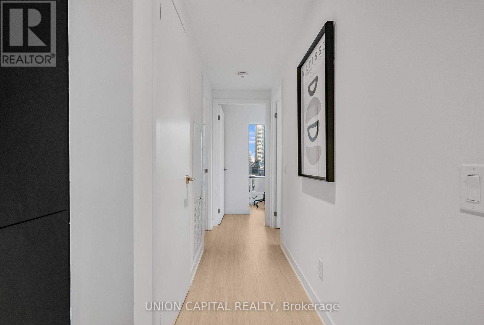 1509 - 8 Wellesley Street W, Toronto, ON - Indoor Photo Showing Other Room