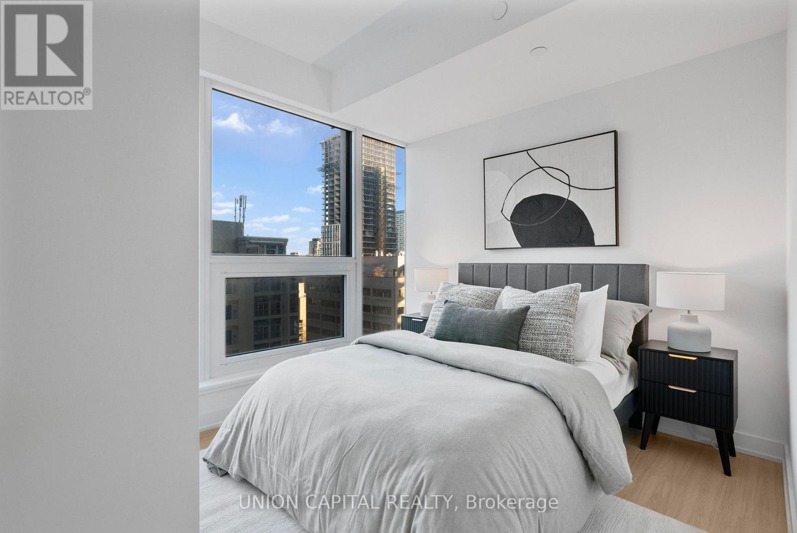 1509 - 8 Wellesley Street W, Toronto, ON - Indoor Photo Showing Bedroom