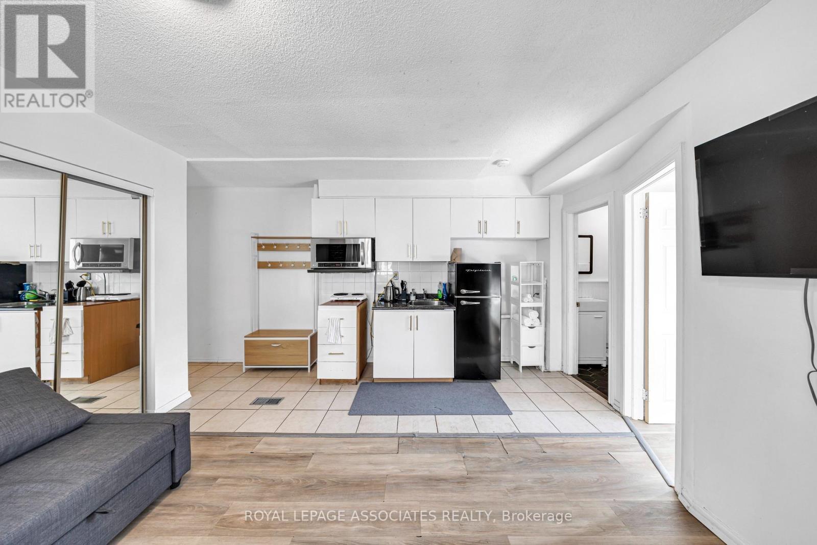 1532 Dundas Street W, Toronto, ON