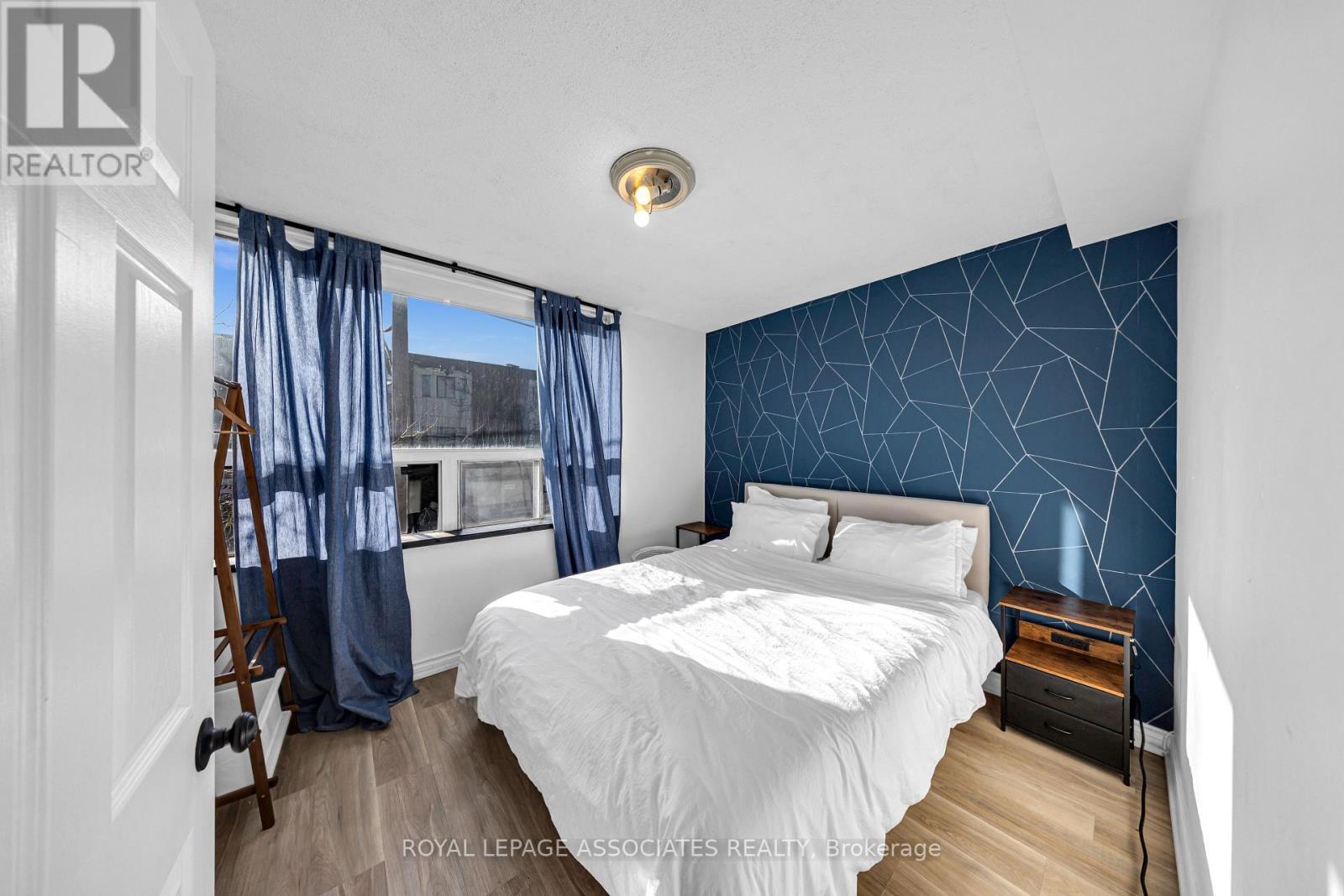 1532 Dundas Street W, Toronto, ON