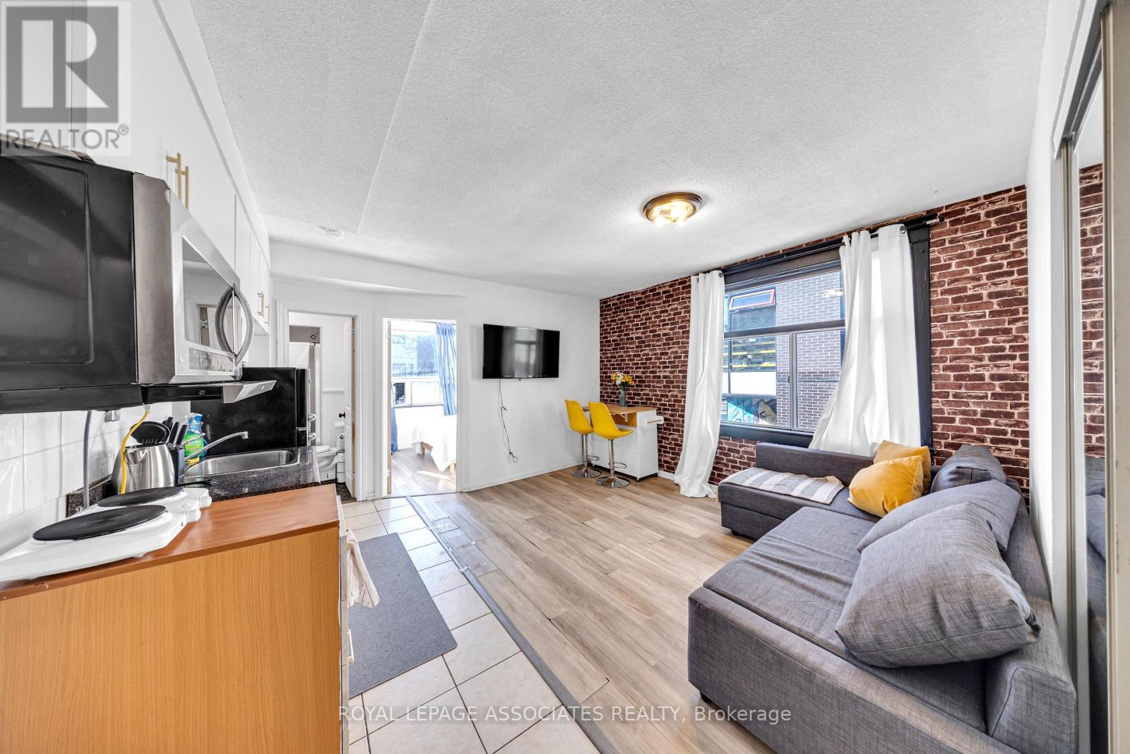 1532 Dundas Street W, Toronto, ON