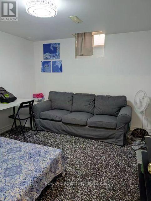 182 (Basment Only) Golden Avenue N, Markham, ON - Indoor Photo Showing Living Room