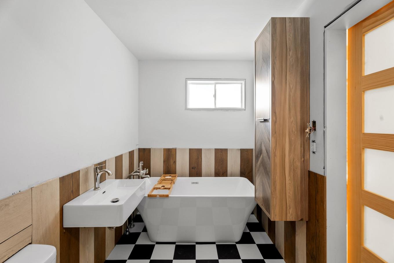 Bathroom - 23 Rue Du Sentier-Du-Sommet, Sainte-Marguerite-Du-Lac-Masson, QC - Indoor Photo Showing Bathroom