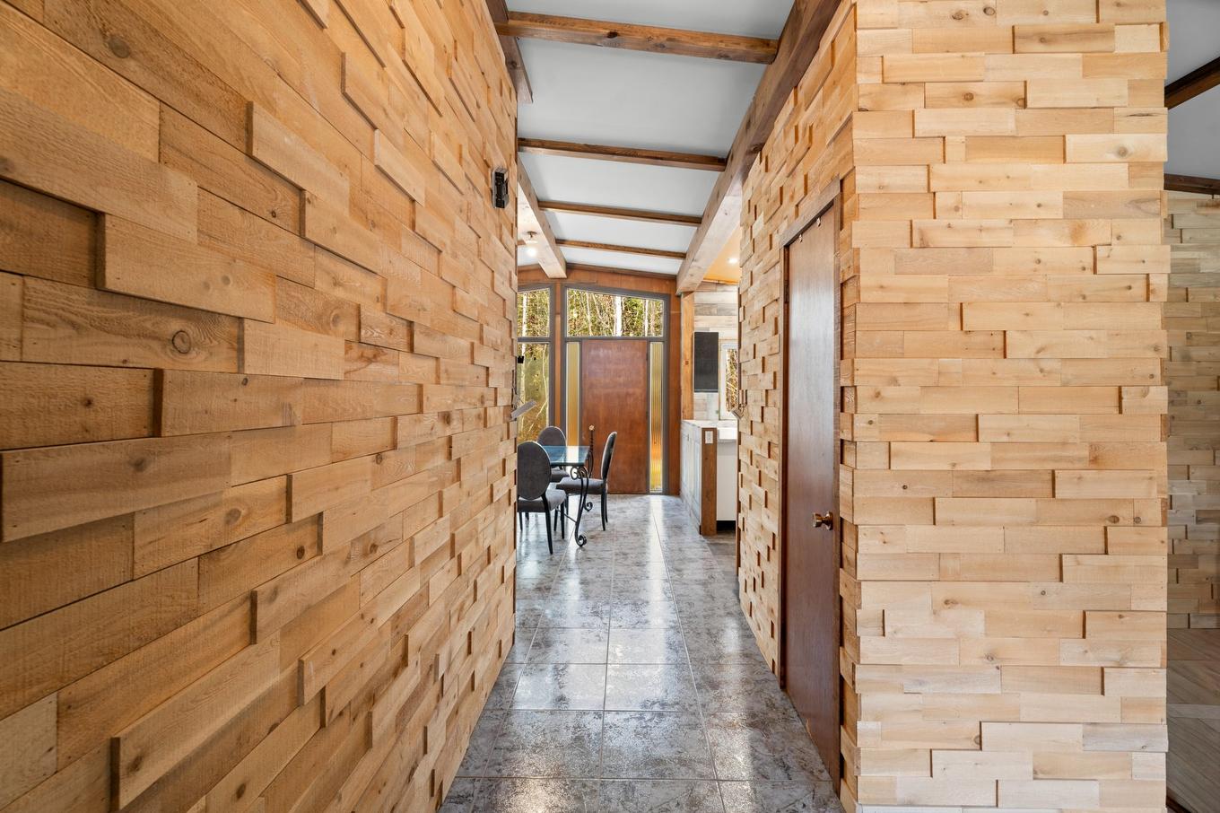 Passageway - 23 Rue Du Sentier-Du-Sommet, Sainte-Marguerite-Du-Lac-Masson, QC - Indoor Photo Showing Other Room