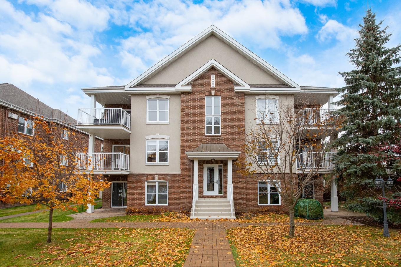 Façade - 201-357 Rue De Montmartre, Saint-Jean-Sur-Richelieu, QC - Outdoor