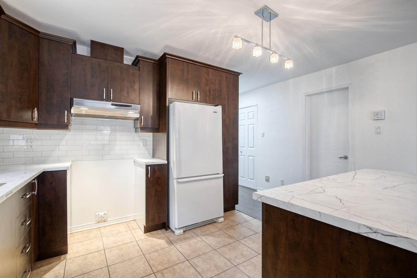 Cuisine - 201-357 Rue De Montmartre, Saint-Jean-Sur-Richelieu, QC - Indoor Photo Showing Kitchen