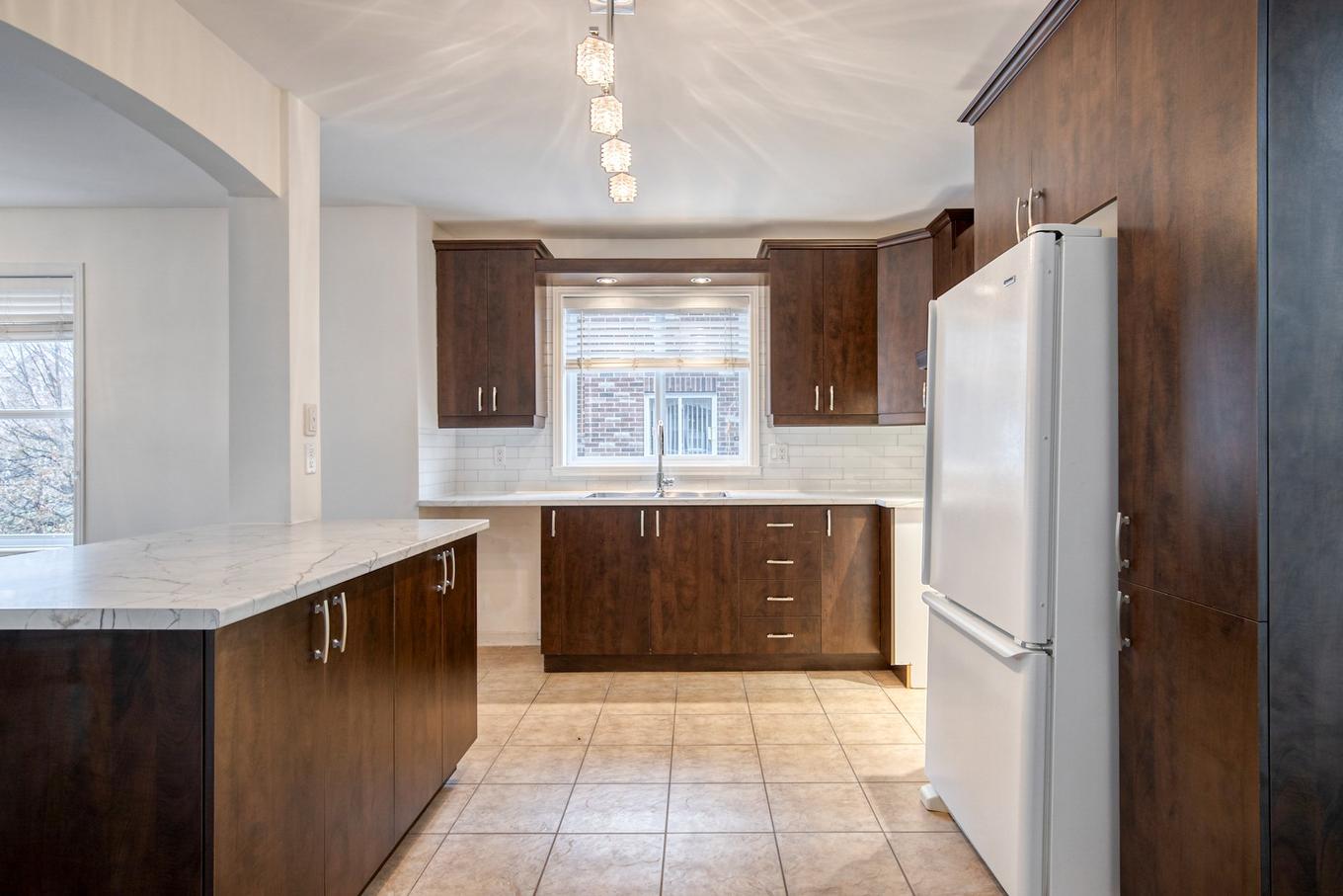 Cuisine - 201-357 Rue De Montmartre, Saint-Jean-Sur-Richelieu, QC - Indoor Photo Showing Kitchen