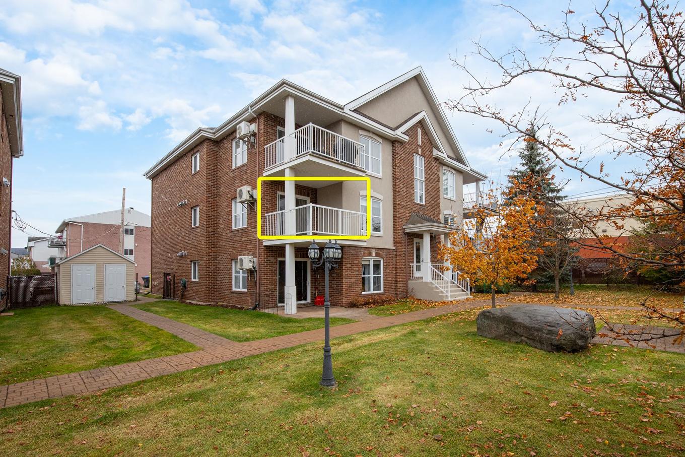 Façade - 201-357 Rue De Montmartre, Saint-Jean-Sur-Richelieu, QC - Outdoor