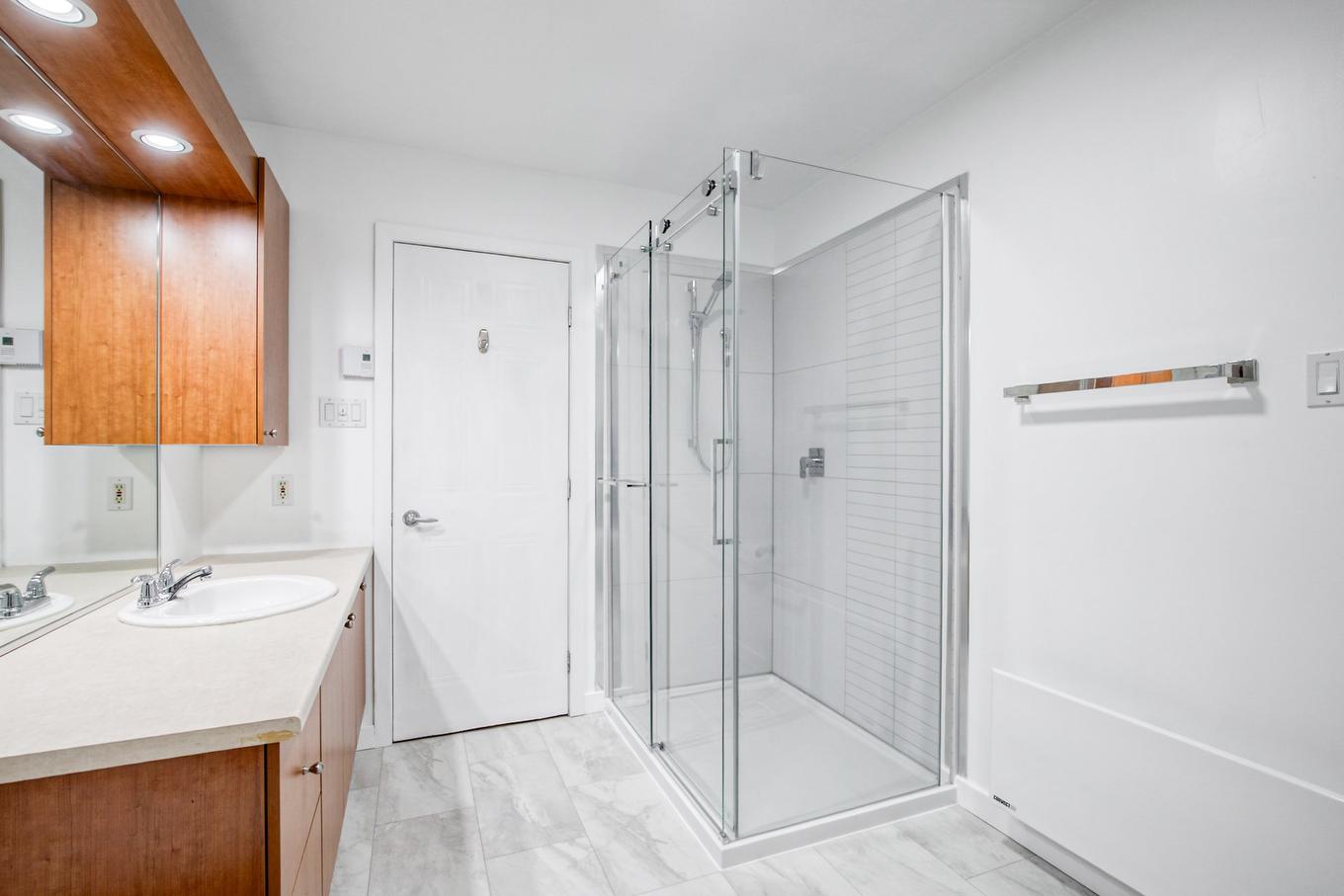 Salle de bains - 201-357 Rue De Montmartre, Saint-Jean-Sur-Richelieu, QC - Indoor Photo Showing Bathroom