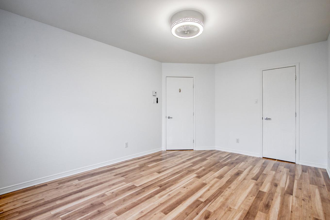 Chambre à coucher - 201-357 Rue De Montmartre, Saint-Jean-Sur-Richelieu, QC - Indoor Photo Showing Other Room