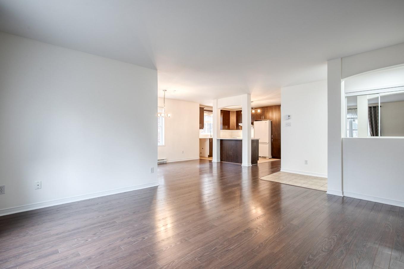Salon - 201-357 Rue De Montmartre, Saint-Jean-Sur-Richelieu, QC - Indoor Photo Showing Living Room