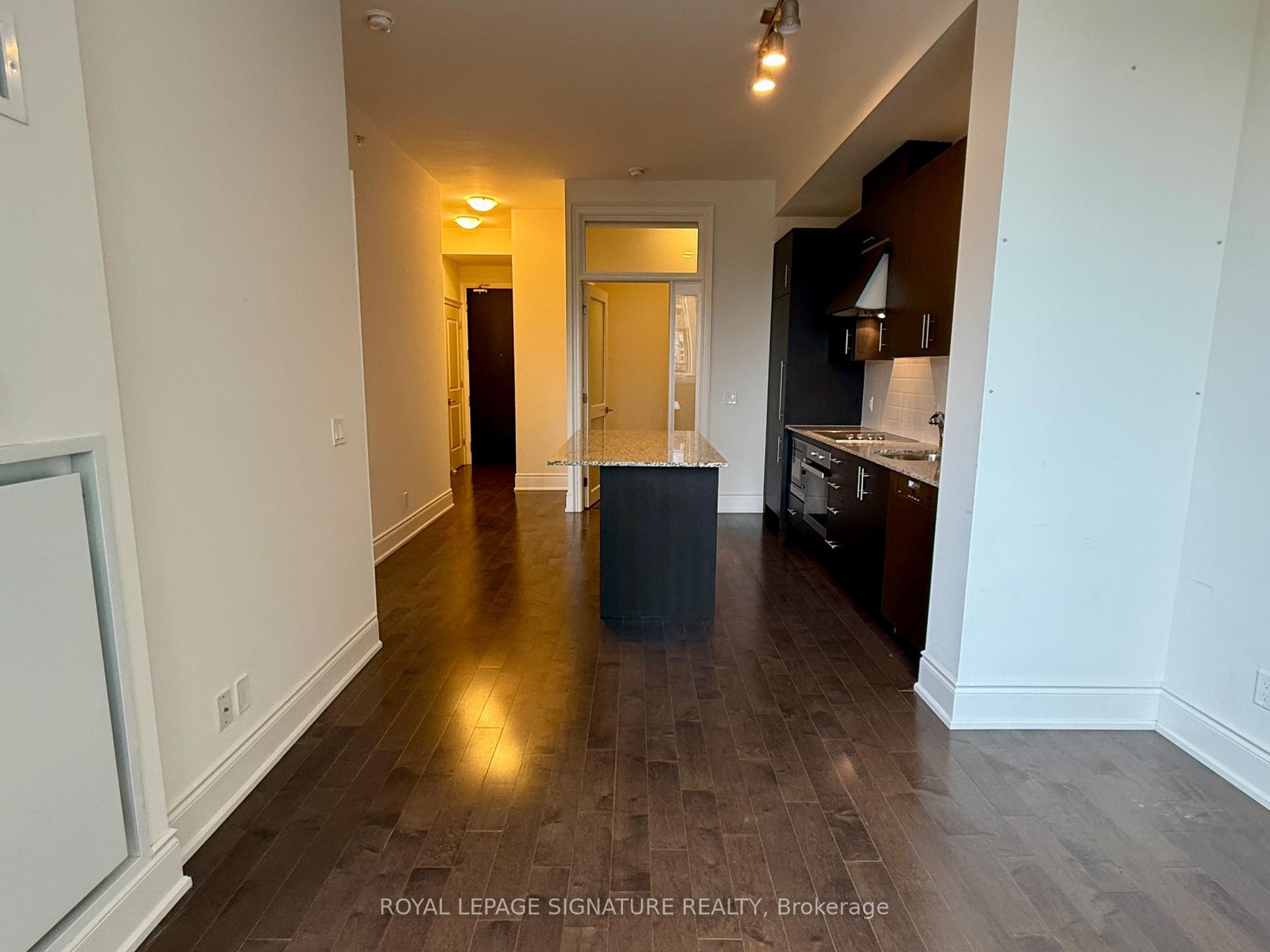 818-23 Glebe Road W, Toronto, ON - Indoor