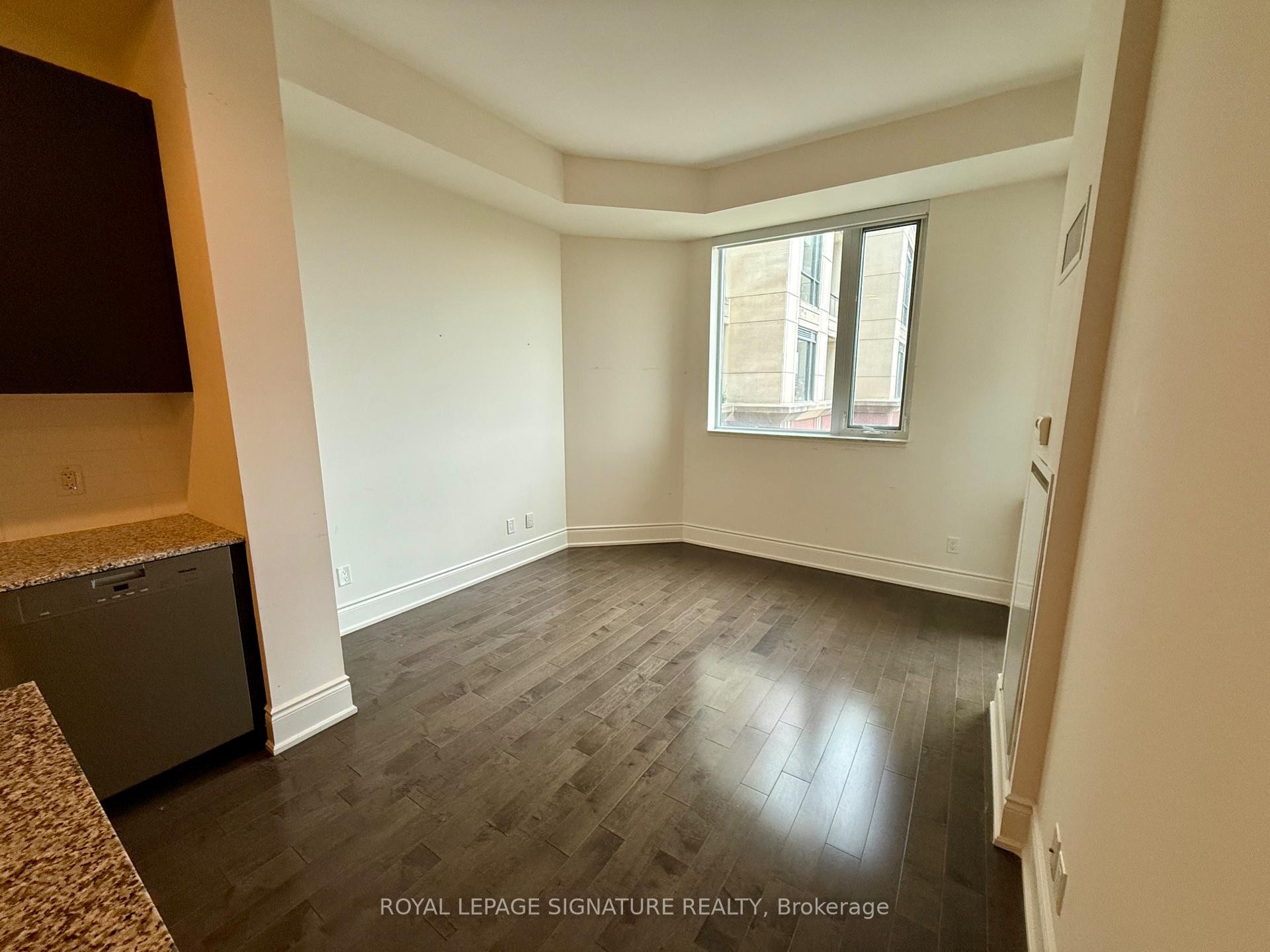 818-23 Glebe Road W, Toronto, ON - Indoor Photo Showing Other Room