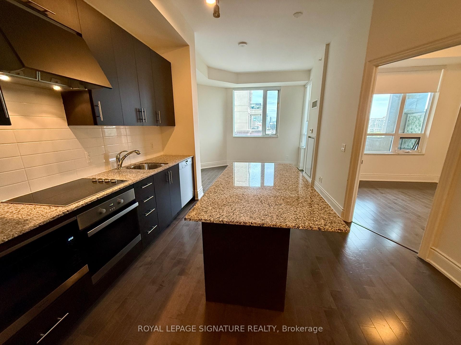 818-23 Glebe Road W, Toronto, ON - Indoor Photo Showing Kitchen