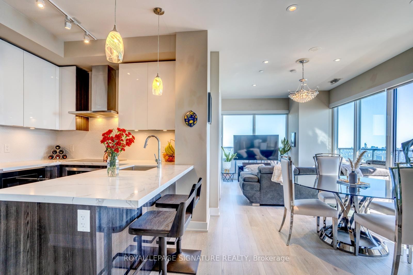 Lph05A-30 Shore Breeze Drive, Toronto, ON - Indoor