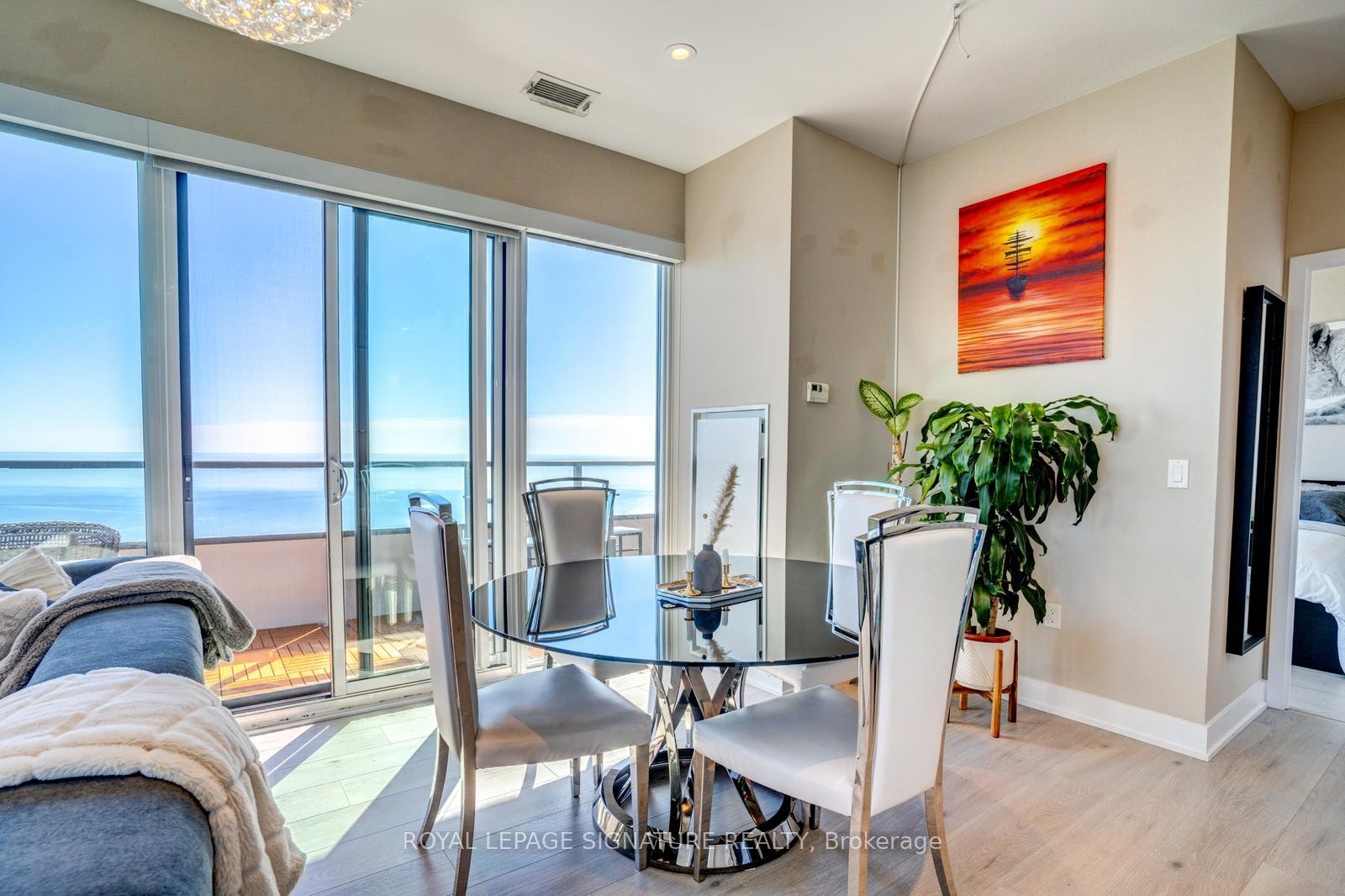 Lph05A-30 Shore Breeze Drive, Toronto, ON - Indoor Photo Showing Dining Room