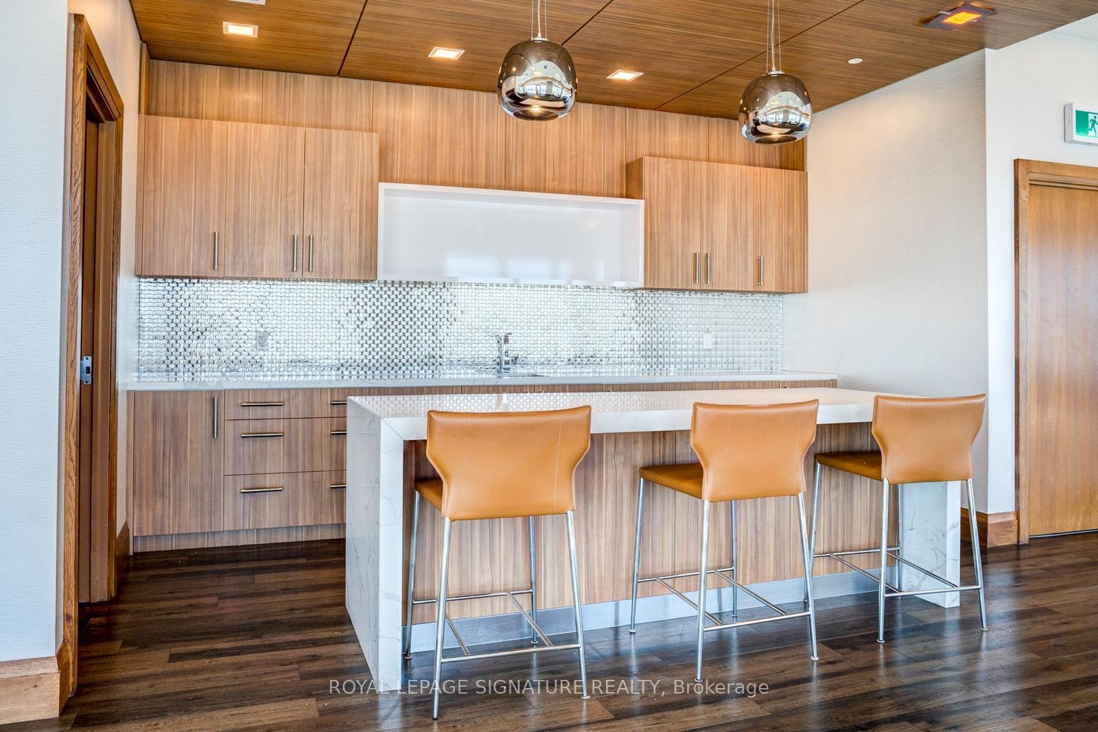 Lph05A-30 Shore Breeze Drive, Toronto, ON - Indoor Photo Showing Kitchen