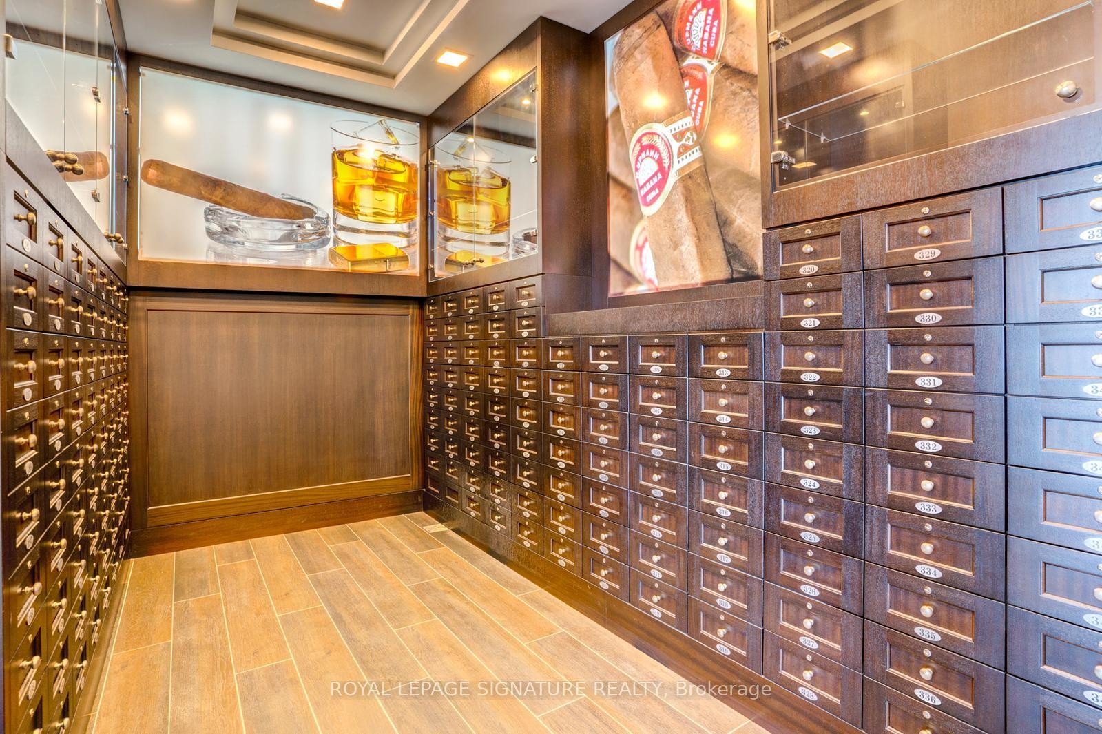 Lph05A-30 Shore Breeze Drive, Toronto, ON - Indoor Photo Showing Other Room