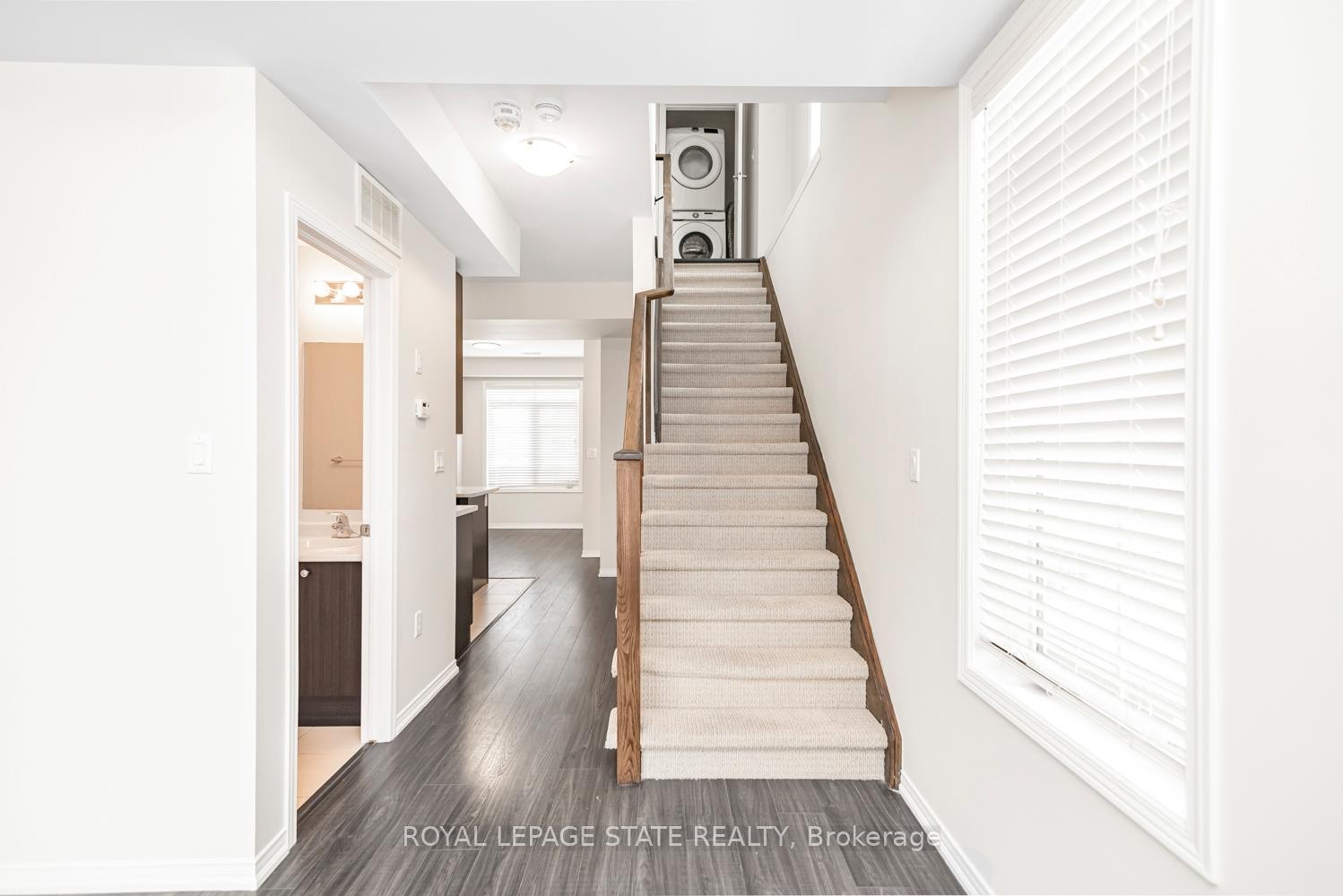 5038 Serena Drive E, Lincoln, ON - Indoor Photo Showing Other Room