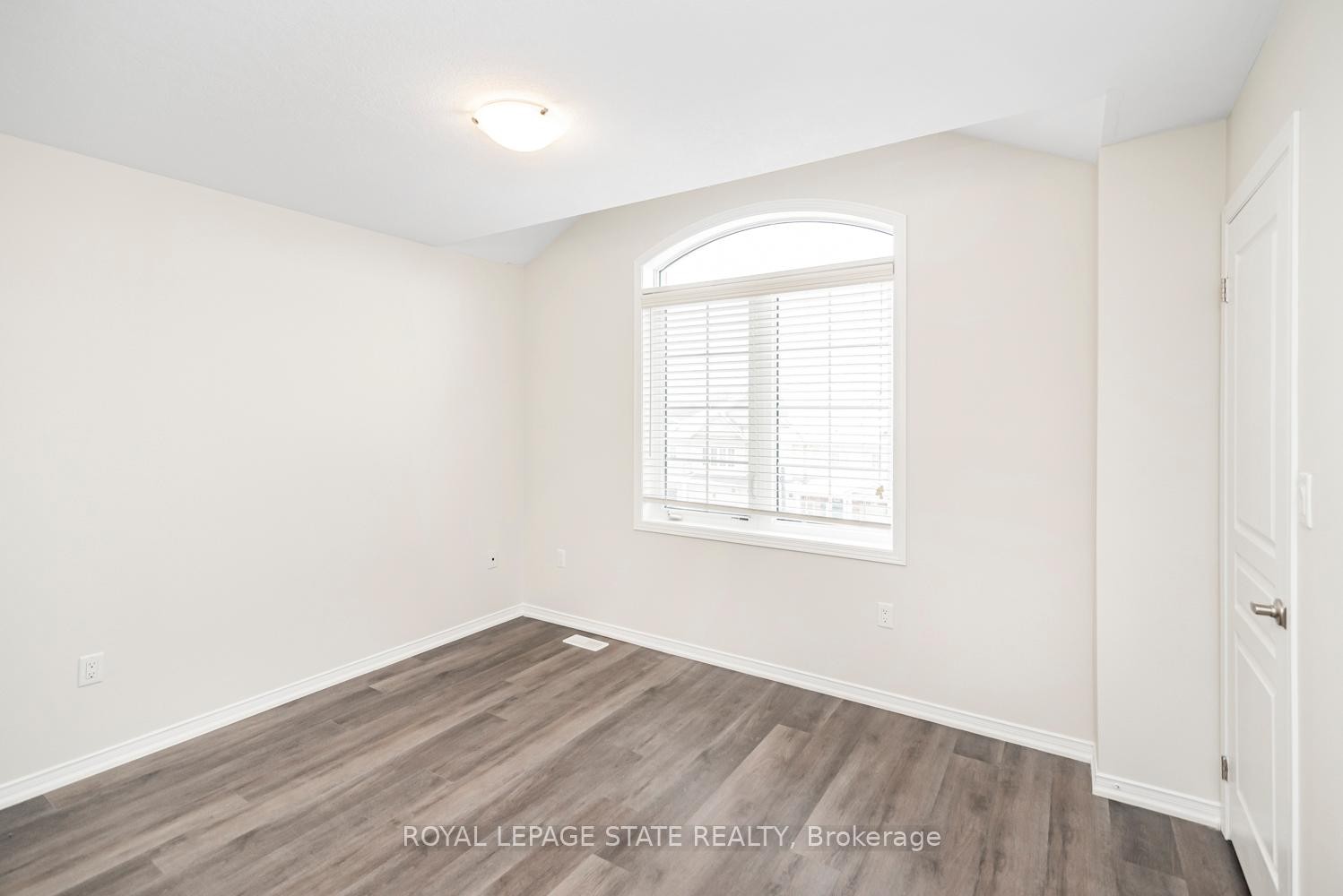 5038 Serena Drive E, Lincoln, ON - Indoor Photo Showing Other Room