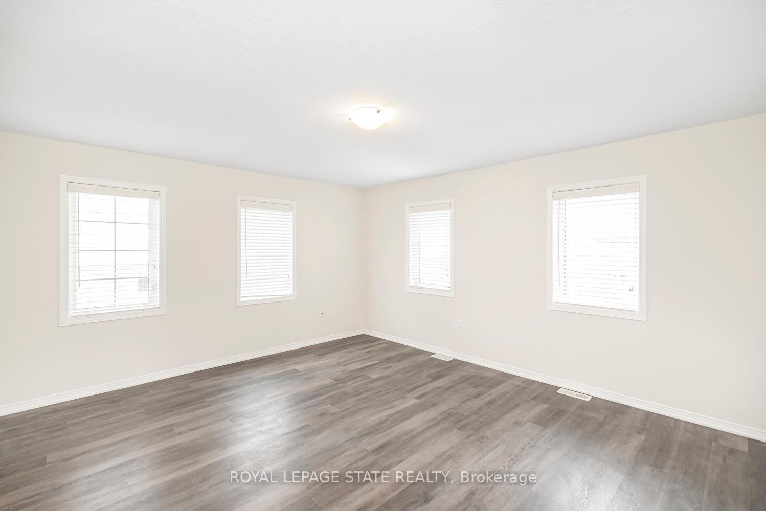 5038 Serena Drive E, Lincoln, ON - Indoor Photo Showing Other Room