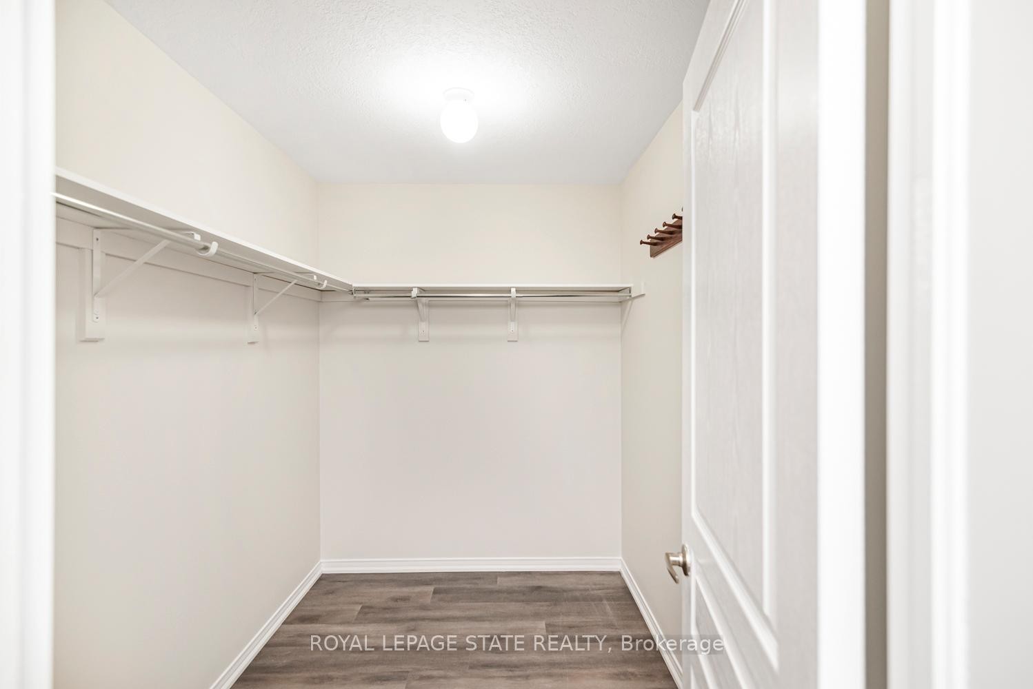 5038 Serena Drive E, Lincoln, ON - Indoor With Storage