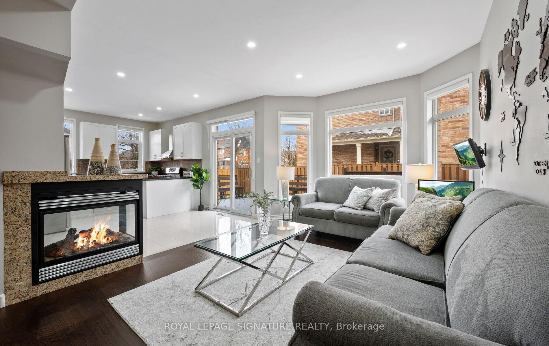 3849 Talias Crescent, Mississauga, ON - Indoor Photo Showing Living Room With Fireplace