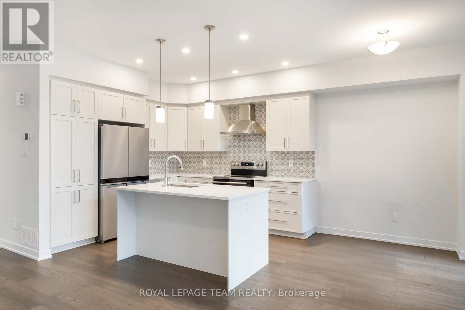 91 Gartersnake Way, Ottawa, ON - Indoor Photo Showing Kitchen With Upgraded Kitchen