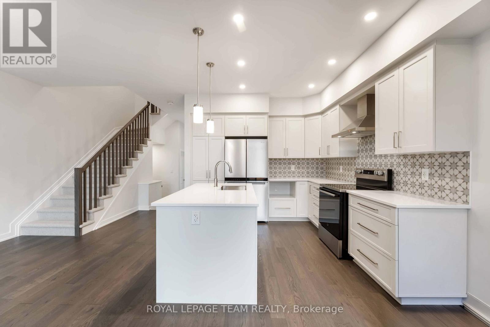 91 Gartersnake Way, Ottawa, ON - Indoor Photo Showing Kitchen With Upgraded Kitchen