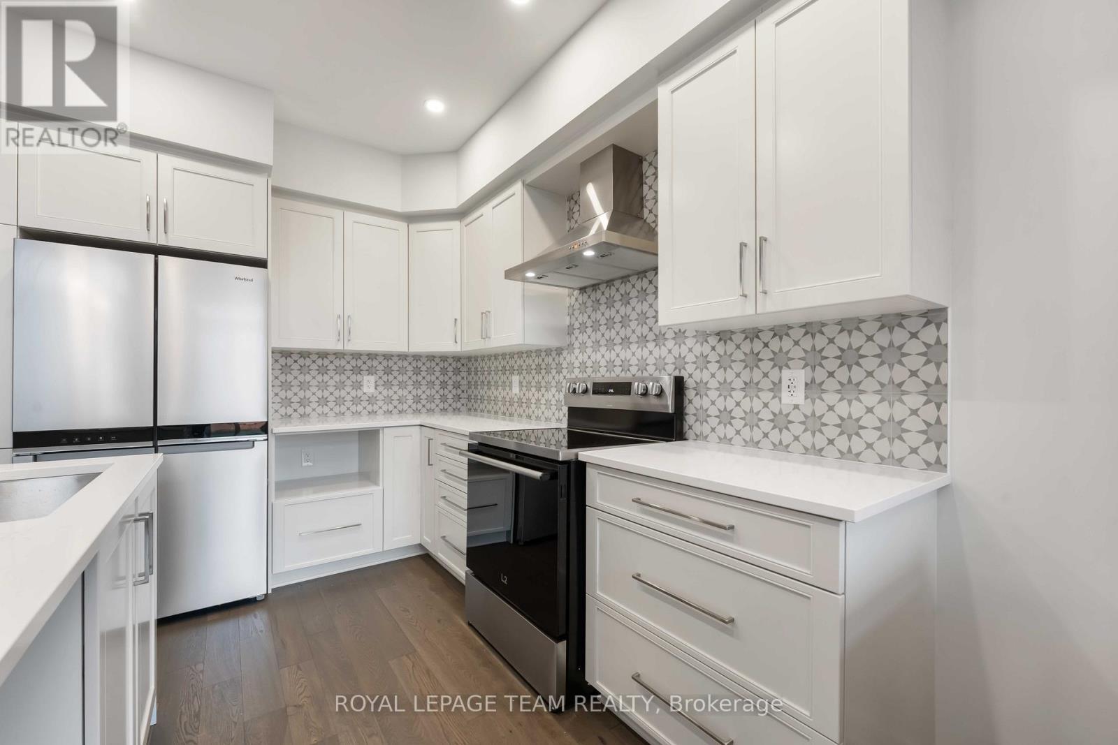 91 Gartersnake Way, Ottawa, ON - Indoor Photo Showing Kitchen With Upgraded Kitchen