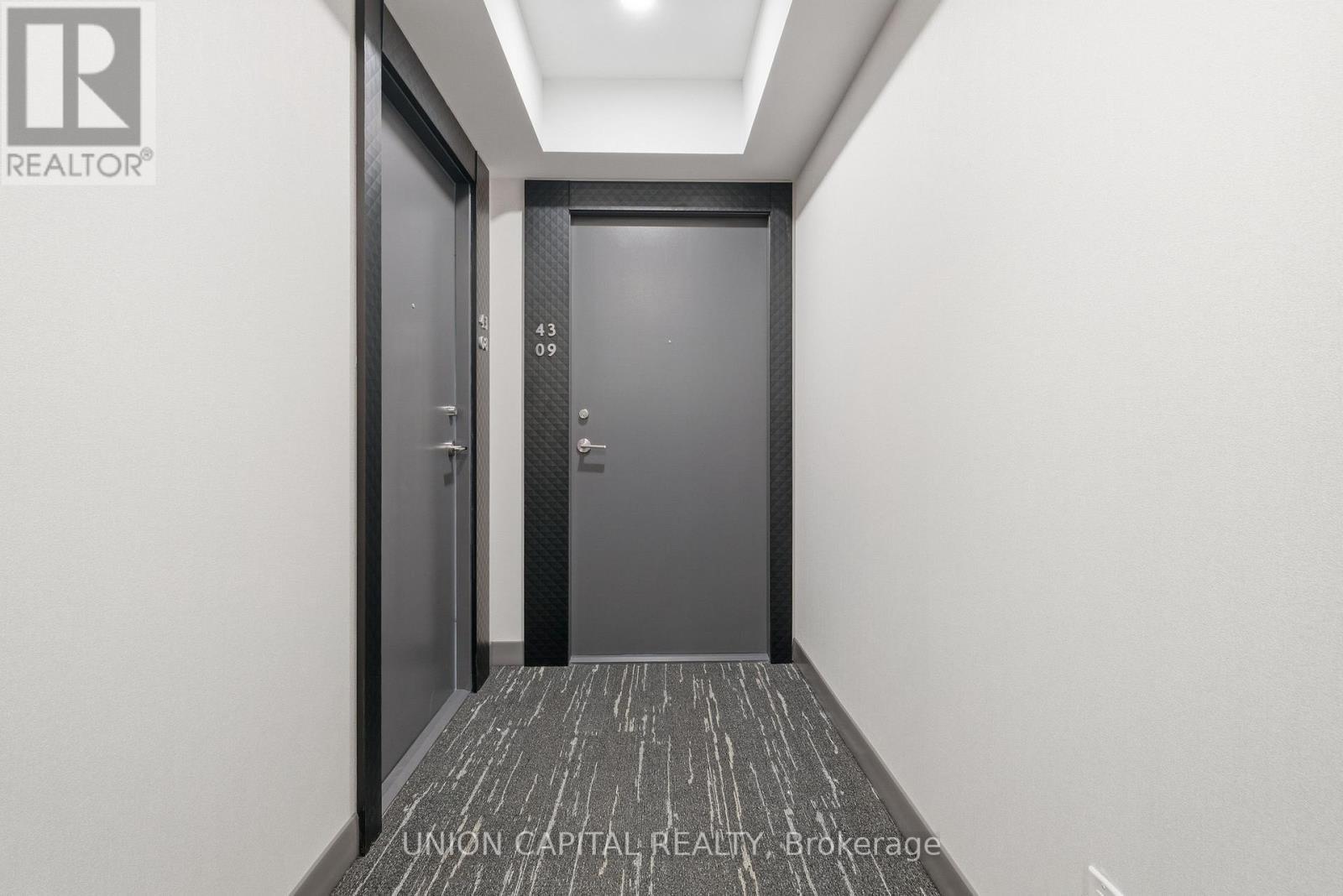 4308 - 8 Wellesley Street W, Toronto, ON - Indoor Photo Showing Other Room