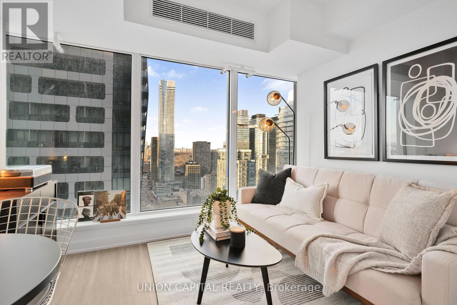 4308 - 8 Wellesley Street W, Toronto, ON - Indoor Photo Showing Living Room