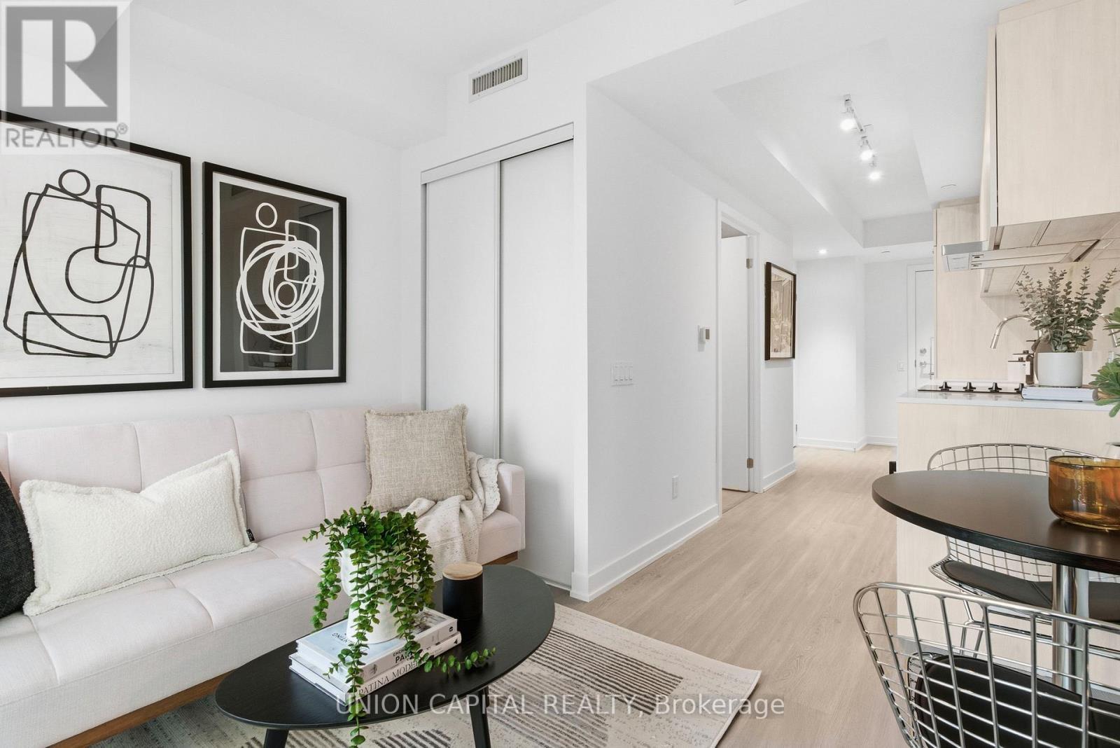 4308 - 8 Wellesley Street W, Toronto, ON - Indoor