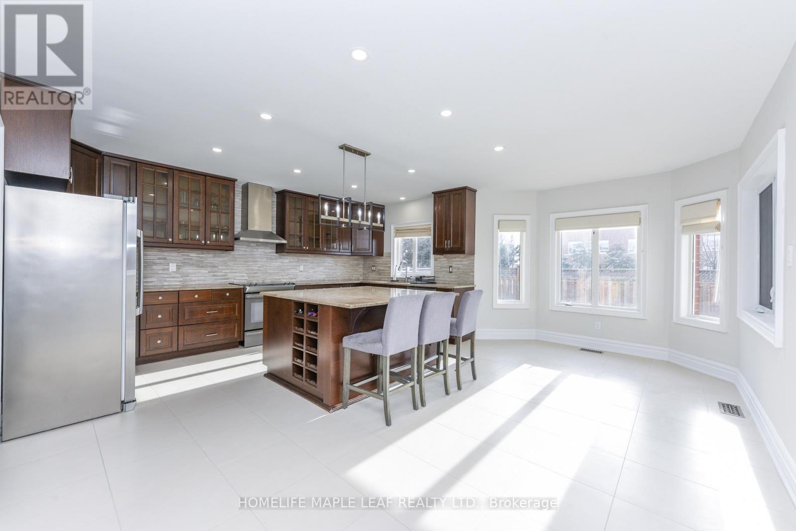 7 Southbury Manor Drive, Caledon, ON - Indoor Photo Showing Kitchen